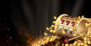 Изображение игрового автомата, выбрасывающего монеты с видимым числом 777, рекламирующее бесплатные вращения в Джой Казино с захватывающим дизайном.